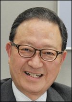윤영두(기업인/아시아나항공사장)
아사아나항공(사장 윤영두·사진)은 ‘고객이 원하는 시간과 장소에 가장 빠르고 안전하며 쾌적하게 모신다’는 경영철학 아래 세계 일류 항공사로서 전세계 하늘을 누비고 있다.