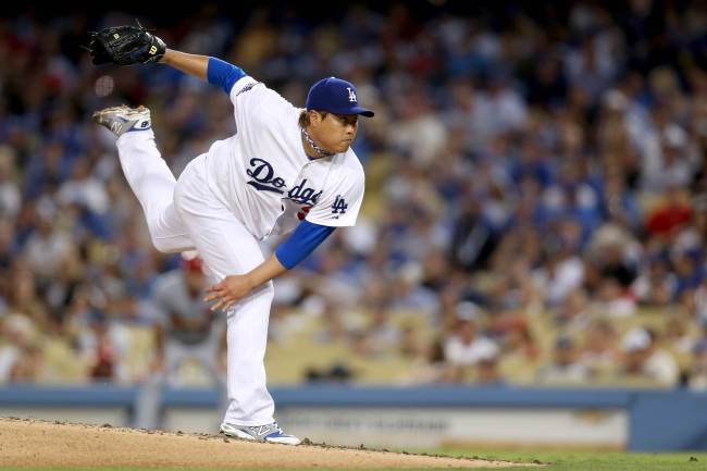 류현진(야구선수/LA다저스투수)
Ryu Hyun-jin of the Los Angeles Dodgers threw seven shutout innings in the team's 3-0 win over the St. Cardinals at home in Game 3 of the National League Championship Series (NLCS) on Monday, earning his first career playoff win in the big leagues.
