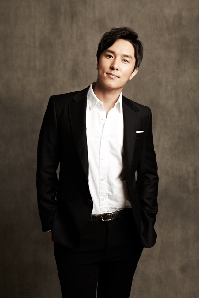 김동완(가수/탤런트/신화)
그룹 신화의 멤버 김동완이 JTBC 예능 프로그램 ‘신화방송’에서 하차한다.