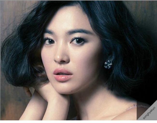 송혜교(탤런트/영화배우)
Actress Song Hye-kyo will make a comeback to the big screen with a film based on leading writer Kim Ae-ran’s celebrated novel, “My Palpitating Life,” the movie’s production company announced on Sunday.