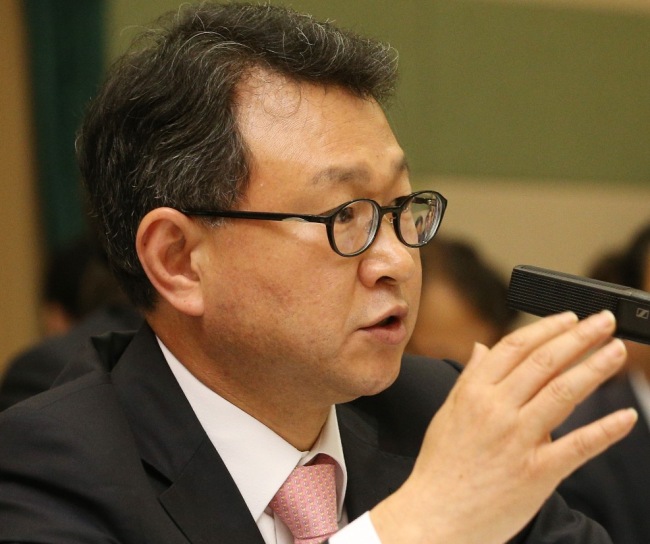 김영호(공무원/감사원기획관리실장)
A high-ranking audit official said Tuesday former President Lee Myung-bak was in part responsible for the problems associated with the Four-River Renovation Project.