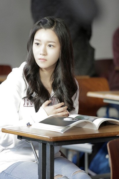 이다인(화제인물)
견미리 둘째딸로 알려진 신인 배우 이다인이 언니 이유비 못지 않은 미모로 눈길을 끌었다.