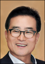 이원준(기업인/롯데면세점대표이사)
롯데면세점이 사단법인 제주올레와 손잡고 제주 청소년들에 대한 문화 교육 사업에 나선다. 제주올레의 기반 확장을 위해 제주올레 간세인형의 면세점 입점도 진행하기로 했다.