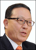 윤영두(기업인/아시아나항공사장)
아시아나항공이 KOICA(한국국제협력단)와 함께 ‘아름다운 교실 프로젝트’의 일환으로 중국 청두시 스양소학교와 자매결연을 했다고 16일 밝혔다.