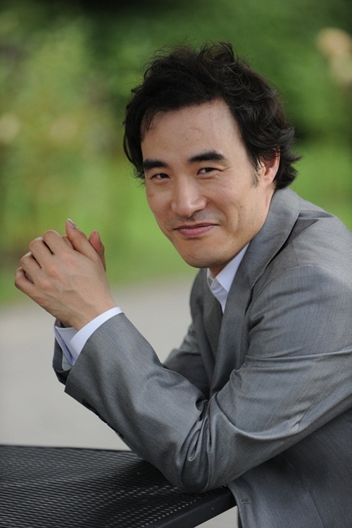 배성우(영화배우/연극배우)
아나운서 배성재와 박선영의 열애설이 화제를 모으며 배성재의 친형 배성우가 덩달아 주목받고 있다.