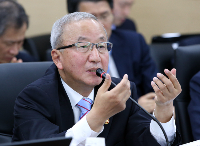 현오석(정무직공무원/기획재정부장관부총리)
기획재정부에 대한 16일 국회 기획재정위원회의 국정감사에서는 재정건전성과 경제성장률 문제가 도마 위에 올랐다.