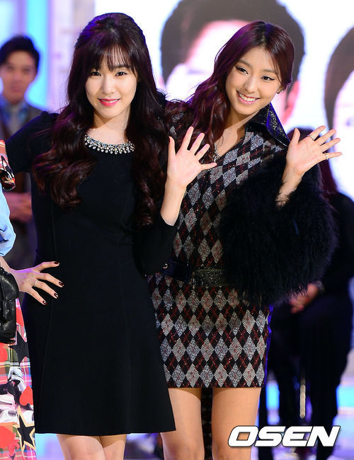 티파니(좌부터/스테파니황/가수/소녀시대/소녀시대-태티서),보라(윤보라/가수/씨스타)
패션왕 코리아’ 소녀시대 티파니와 씨스타 보라가 친분을 과시했다.