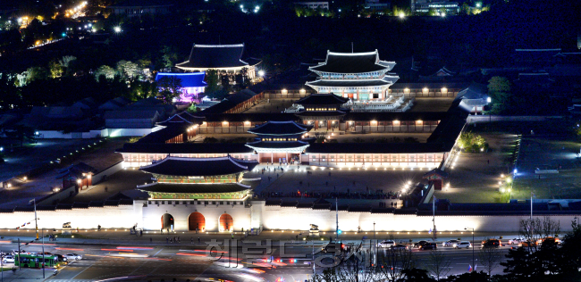 경복궁 야간개장   <br />이상섭기자/babtong@heraldcorp.com 131016