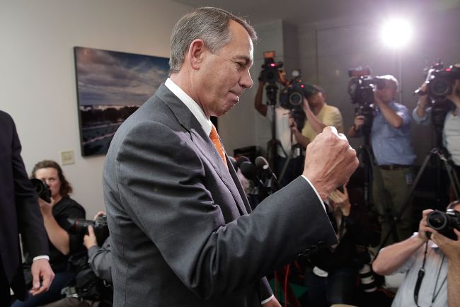 U.S. Speaker of the House John Boehner pumps his fist after leaving a meeting of House Republicans at the U.S. Capitol in Washington, D.C., Wednesday.   AFP-Yonhap News