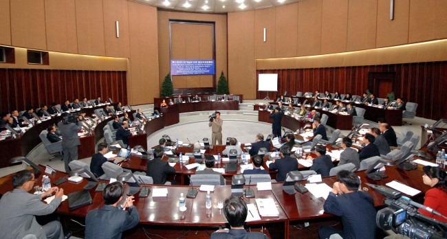 Economic experts and representatives from various countries gathered in Pyongyang and discussed developing special economic zones in North Korea, the North’s Korean Central News Agency reported last week.   Yonhap News