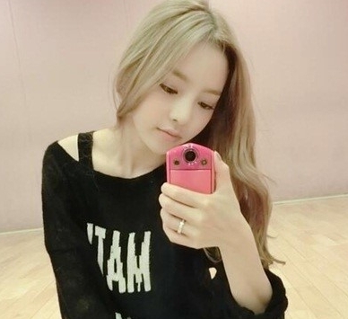 구하라(가수/탤런트/카라)
걸그룹 카라 멤버 구하라가 거울셀카를 공개했다.
