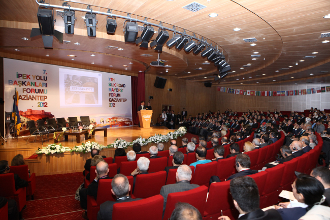 Forum participants listen to a speech at the 7th Silk Road Mayors’ Forum in Gaziantep, Turkey, November 2012. Yeosu City Government