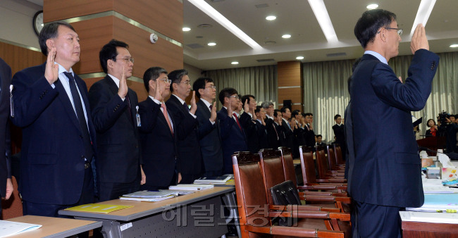 21일 오전 서울 서초동 서울고등검찰청에서 열린 국회 법제사법위원회 국정감사에 윤석열 여주지청장이 출석./안훈기자 rosedale@ 2013.10.21