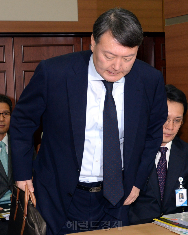 21일 오전 서울 서초동 서울고등검찰청에서 열린 국회 법제사법위원회 국정감사에 윤석열 여주지청장이 출석./안훈기자 rosedale@ 2013.10.21