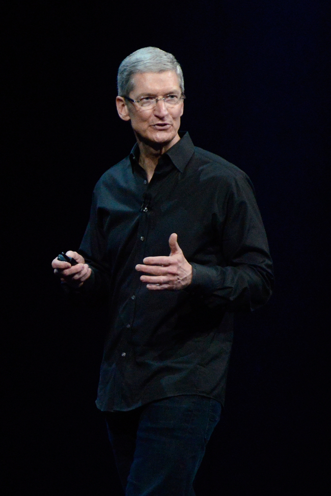 티모시쿡(TimothyCook/기업인/애플최고경영자CEO)
Apple Inc. is upgrading its iPad lineup to fend off a growing list of competitors, which are introducing their own tablets at lower prices with snazzier features.