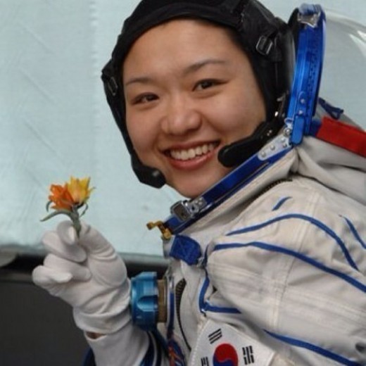 이소연(연구인/한국항공우주연구원연구원/카이스트겸임교수)
'한국 첫 우주인' 이소연 박사가 국정 감사에서 도마 위에 올랐다.