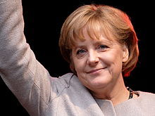 앙겔라메르켈(AngelaMerkel/정치인/독일총리)
유로존 재정위기로 벼랑 끝에 몰린 유럽 경제를 되살리는 데 탁월한 역량을 발휘해 ‘독일판 철(鐵)의 여인’으로 불리는 앙겔라 메르켈 독일 총리가 노래를 즐겨 부르는 것으로 드러나 화제다.