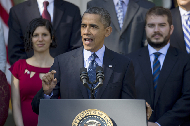 버락오바마(BarackObama/정치인/미국대통령)
U.S. President Barack Obama gestures while speaking in the Rose Garden of the White House in Washington on Monday.   AP-Yonhap News