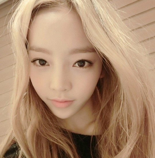 구하라(가수/탤런트/카라)
카라 멤버 구하라가 브이라인 얼굴이 돋보이는 셀카 사진을 공개해 화제다.