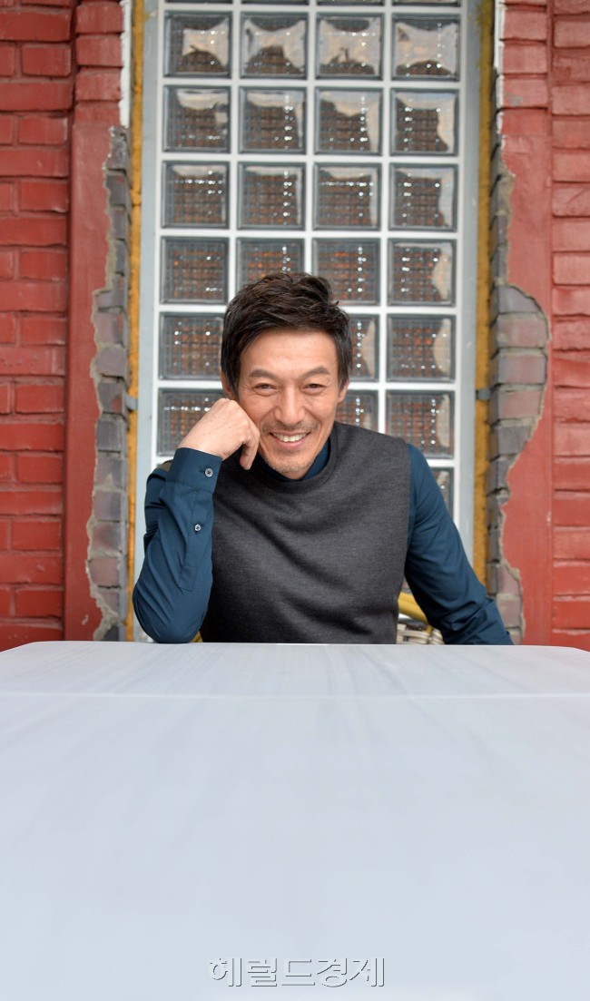 배우 김갑수 인터뷰.<br />이상섭 기자. babtong@heraldcorp.com 2013.10.22
배우 김갑수 인터뷰.
이상섭 기자. babtong@heraldcorp.com 2013.10.22