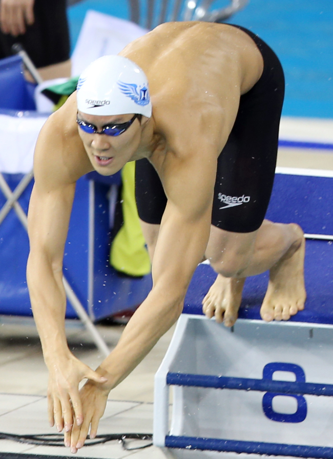 박태환(수영선수/인천광역시청)
With the 94th National Sports Festival heading toward the finish line, Olympic swimming star Park Tae-hwan has emerged as the front-runner for the MVP honors.