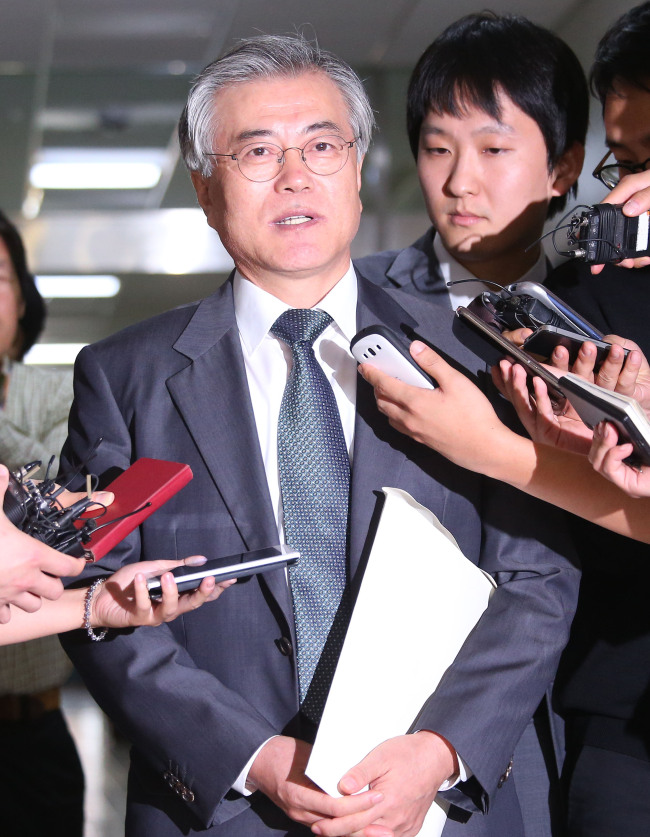 문재인(국회의원/사회기관단체인/혁신과통합상임대표)
Rep. Moon Jae-in of the Democratic Party addresses the press before participating in the parliamentary audit held at the National Assembly on Wednesday. (Yonhap News)