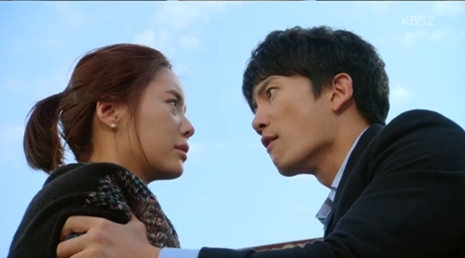 황정음(좌부터/탤런트/가수),지성(곽태근/탤런트/영화배우)
23일 방송된 KBS 2TV 수목드라마 ‘비밀’(극본 유보라 최호철 연출 이응복 백상훈)에서는 사고의 진실을 알게 된 조민혁(지성)이 강유정(황정음)에 대한 마음을 깨달았다고 마이데일리가 전했다.