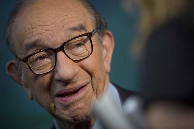 앨런그린스펀(AlanGreenspan/전외국공무원)
미국 연방준비제도(Fed) 의장을 4번 연임하며 18년 간 ‘세계 경제대통령’으로 불린 앨런 그린스펀(87)은 23일(현지시간) 블룸버그와의 인터뷰에서 “최근 주가 상승에도 불구,  미국 증시는 2007년 수준을 간신히 넘어섰다”며 “(아직도) 추가 상승 여지는 남아있다”고 말했다.