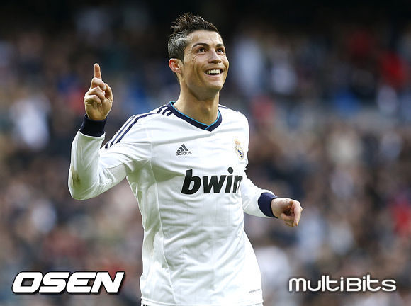 크리스티아누호날두(CristianoRonaldo/축구선수/레알마드리드포워드)
크리스티아누 호날두의 2골에 힘입어 스페인의 레알 마드리드가 이탈리아 세리에A의 강호 유벤투스를 꺾었다.