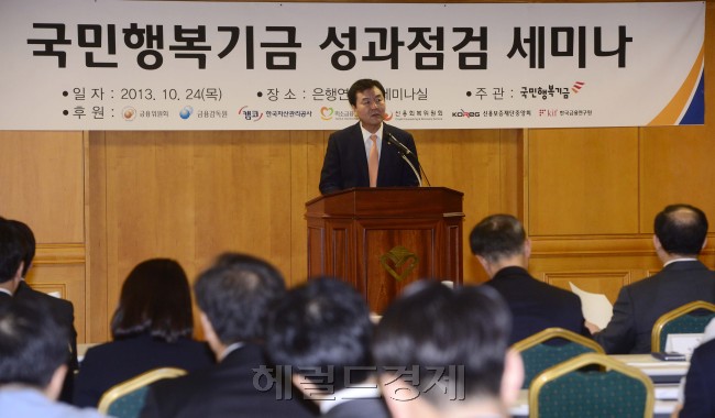 신제윤 금융위원회 위원장이 24일 오전 서울 명동 전국은행연합회에서 열린 국민행복기금 세미나에 참석해 축사를 하고 있다. 박해묵 기자/mook@heraldcorp.com
신제윤 금융위원회 위원장이 24일 오전 서울 명동 전국은행연합회에서 열린 국민행복기금 세미나에 참석해 축사를 하고 있다. 박해묵 기자/mook@heraldcorp.com
“채무불이행자 특성에 맞는 지원대책 마련”