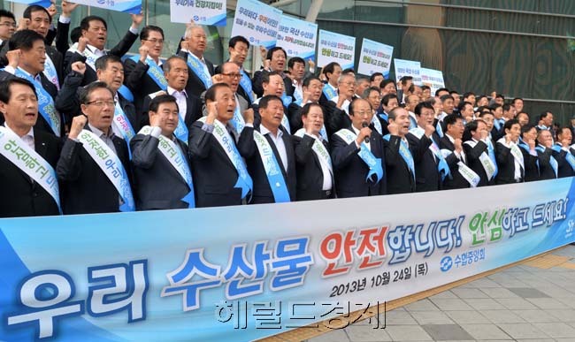 24일 오전 서울 용산구 동자동에 위치한 ‘따스한 채움터’에서 서울시, 사노피파스퇴르, 서울의료원, 서울노숙인협회 등 6개 단체가 참여한 가운데 서울지역 노숙인 및 취약계층 거주민을 대상으로 무료 독감예방접종을 실시하고 있다.