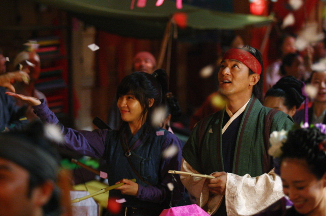 하지원(좌부터/영화배우/탤런트),주진모(박진태/영화배우/탤런트)
Stars Ha Ji-won (left) and Joo Jin-mo star in MBC’s “The Empress Ki.”   MBC