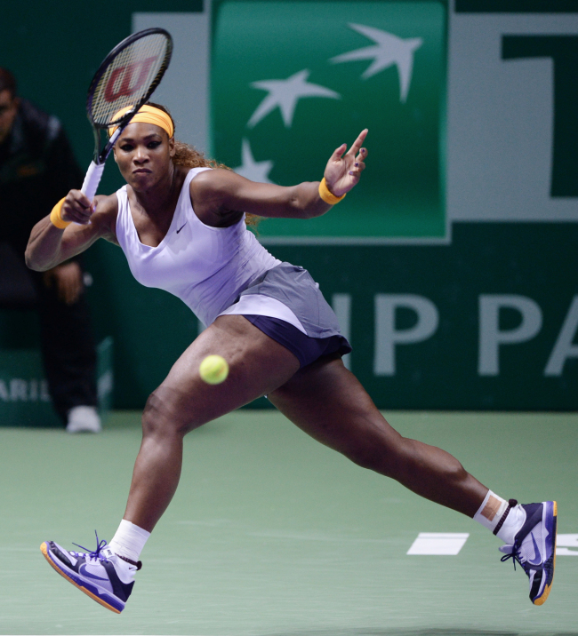세레나윌리엄스(SerenaWilliams/테니스선수)
Serena Williams returns a shot to Petra Kvitova during their tennis match at the WTA championship in Istanbul, Turkey, Thursday.   AP-Yonhap News