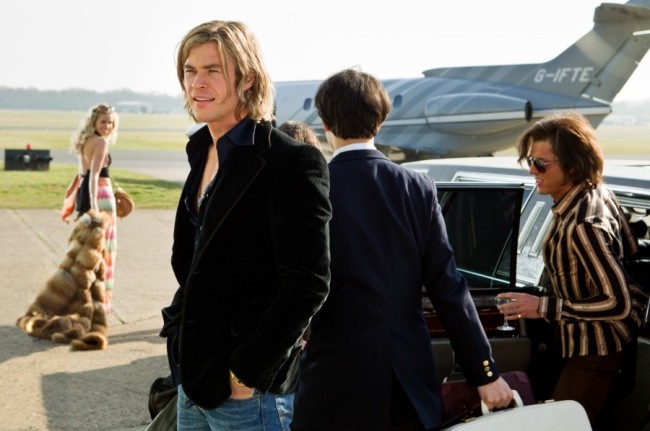 크리스헴스워스(ChrisHemsworth/영화배우)
Based on a true story, race-car drivers James Hunt (Chris Hemsworth) and Austrian Niki Lauda are young and talented, and both are looking to win big. After a Formula 3 race in 1970 at the Crystal Palace circuit in England, where both their cars spin out of control but Hunt ultimately wins the race, the two begin to view each other as rivals.