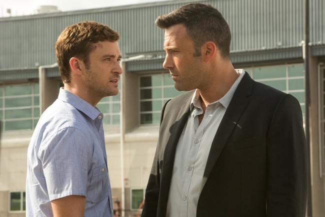 저스틴팀버레이크(좌부터/JustinTimberlake/가수/영화배우),벤애플렉(BenAffleck/영화배우/영화감독)
Richie Furst (Justin Timberlake) is a student at Princeton University who funds his tuition by online gambling. When he is cheated out of his money, he learns the site is being run from a remote island and decides to confront the site’s owner.