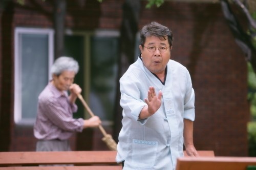백일섭(탤런트/영화배우)
이정도면 ‘전략의 성공’이다. 신선한 소재와 탄탄한 스토리, 실험적인 장르를 앞세워 풍성한 콘텐츠 시대를 열었고, 현재의 방송환경이 구현할 수 있는 최고의 기술로 제작해 UHD(Ultra High Definition, 초고화질) TV 시대에 본격적으로 뛰어들었다.