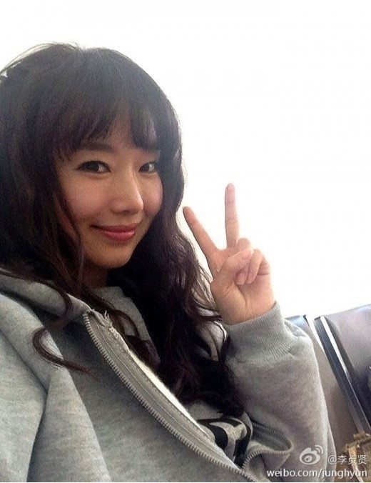 이정현(가수/영화배우)
지난 25일 이정현은 자신의 웨이보에 “서울이 연상되는 것을 휴대전화나 디지털 카메라로 찍어 보내 주세요. 여러분의 영상이 영화에 등장할 기회입니다. 추첨을 통해 100명에게 사인CD를 선물합니다”라는 글과 사진과 함께 ‘우리의 영화 서울’ 프로젝트 홈페이지 주소를 링크했다.
