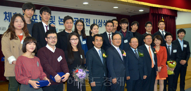 중소기업 체험리포트 및 논문 공모전 시상식<br />김명섭 기자 msiron@heraldcorp.com
