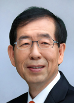 박원순(광역단체장/변호사/서울특별시시장)
박원순 서울시장은 28일 오전 9시 집무실에서 이민 1세대로서 미국 캘리포니아주 어바인시(市) 시장이 된 최석호(Steven S. Choi) 시장과 만나 두 도시 간 협력과 상후 간 투자방안을 논의한다. 이번 면담은 시 이너넷 방송 라이브서울(tv.seoul.go.kr)을 통해 상중계된다.