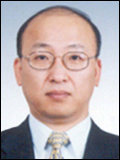 문형표(연구인/한국개발연구원선임연구위원)
문형표(57ㆍ사진) 보건복지부 장관 내정자는 28일 본지 전화인터뷰에서 “여러 상황을 고려해 봐야겠지만 (국민연금) 보험료율을 올리고, 연금 개시 연령을 늦추는 것은 이르면 이를수록 좋다”고 밝혔다.