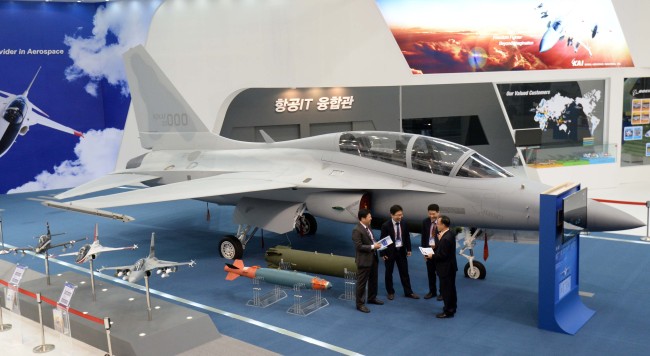 Officials prepare for the Seoul International Aerospace & Defense Exhibition 2013 in Ilsan, Gyeonggi Province, Monday.   Lee Sang-sub/The Korea Herald