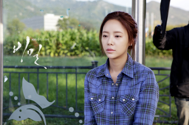 황정음(탤런트/가수)
요즘 이 여배우들의 연기에 말들이 많다. 황정음, 윤은혜, 정려원이다. “이렇게 연기 잘하는 배우였냐”는 시청자들의 뒤늦은 호평이다. 가수 출신 ‘꼬리표’는 진작에 뗐지만, 배우로서의 재평가는 지금에야 나오는 상황이다.