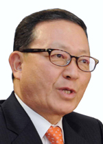 윤영두(기업인/아시아나항공사장)
아시아나항공(대표 윤영두ㆍ사진)이 협력업체 관계자 등이 참석한 가운데 ‘2013년 협력업체 상생간담회 및 동반성장 선포식’을 개최했다고 29일 밝혔다.