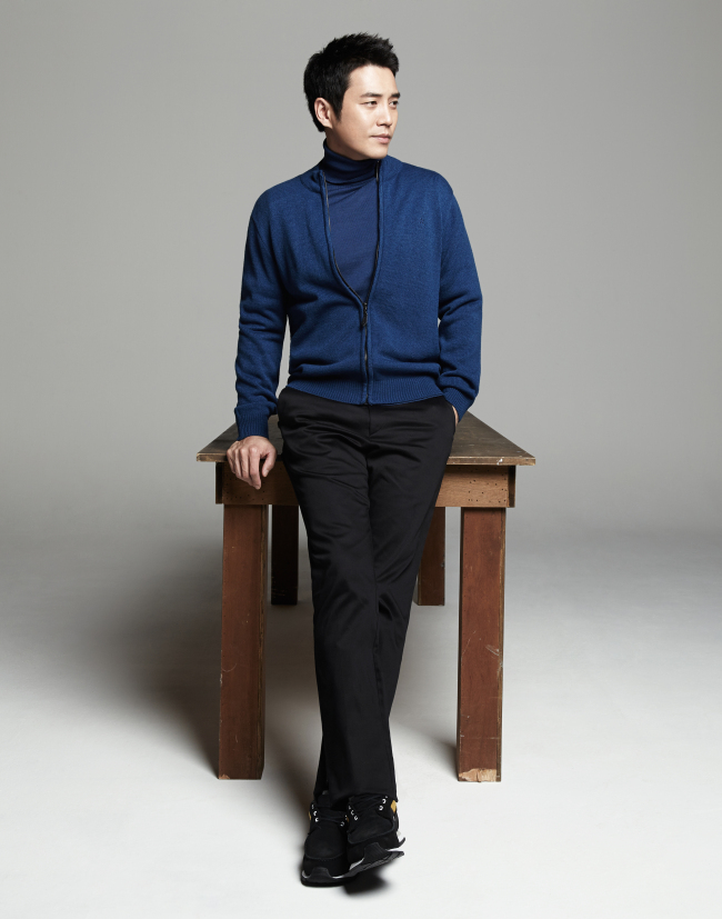 주상욱(탤런트/영화배우)
배우 주상욱(35)의 실제 이미지는 말 잘하고, 조금 웃기고, 잘 생긴 남자다. 드라마에서 만들어진 과묵한 실장님과는 거리가 멀다. 수려한 외모가 연기하는데 걸림돌이 됐냐고 물어봤다. 그의 대답이 재미있다.