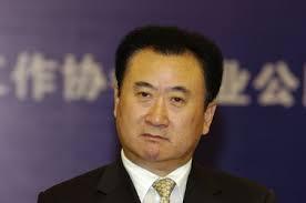왕젠린(왕건림/WangJianlin/기업인/다롄완다그룹회장)
올해 중국 최고 부자에 등극한 다롄완다(大連萬達)그룹 왕젠린(王健林·사진) 회장이 여행사들을 잇달아 사들여 그 배경에 관심이 쏠리고 있다.