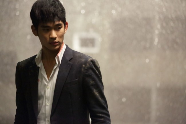 김수현(탤런트/영화배우)
한 영화관계자가 오는 30일 개봉하는 ‘노브레싱’을 두고 한 말이다. 지난 22일 서울 왕십리CGV에서 열린 이 영화의 언론배급시사회 후 만난 또 다른 30대의 영화관계자는 “작품 자체는 별 게 없다, 개인적으로는 손발이 오그라드는 대사와 장면도 적지 않았고, 전반적으로 지루했다”면서도 “그래도 관객이 들만큼은 들지 않겠느냐”며 흥행가능성에 대해선 비교적 높은 점수를 줬다.