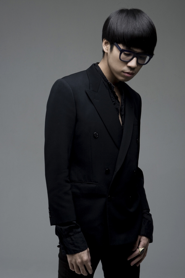 정준일(가수/메이트)
가수 정준일(30)이 군복무를 마치고 장기 소극장 콘서트로 활동을 재개한다.