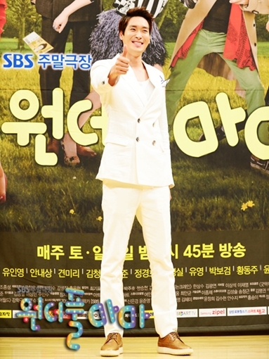 정겨운(탤런트/영화배우)
배우 정겨운이 3년간 만난 일반인 여자친구와 내년 4월 백년가약을 맺는다.
