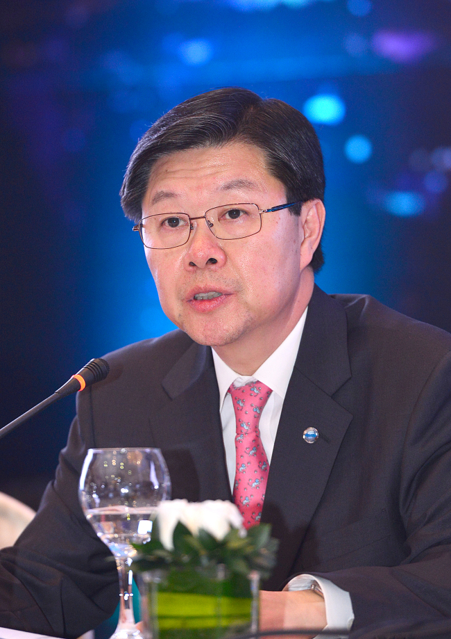 길환영(기업인/방송인/KBS사장/DTV코리아회장)
Gil Hwan-young, president and CEO of state-run broadcaster KBS, was elected the 14th president of the Asia-Pacific Broadcasting Union, KBS said Tuesday.