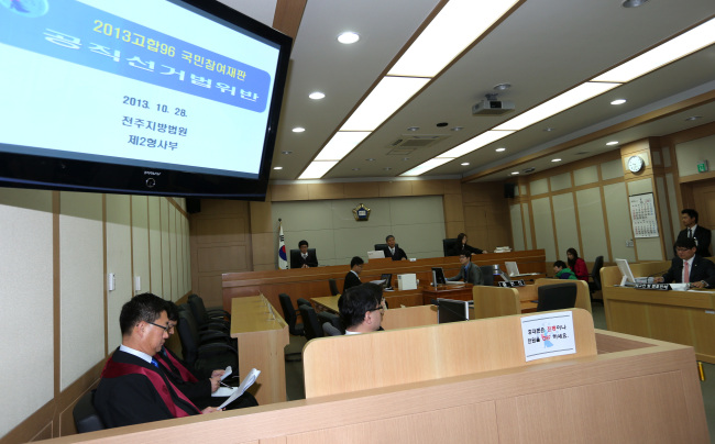 The trial of Ahn Do-hyun is underway on Monday under a jury system in Jeonju, North Jeolla Province.   Yonhap News